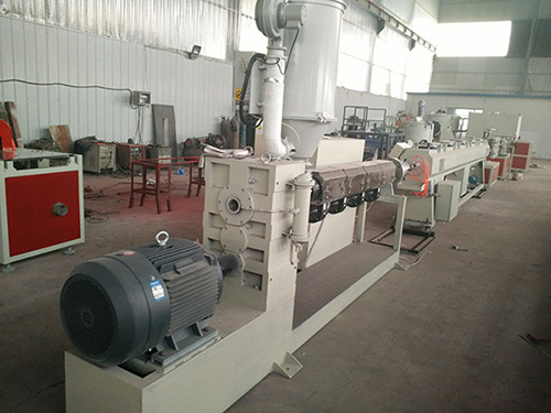 大口径PE管材生产线技术突破 市政排水与海洋出水管道迎来塑料时代